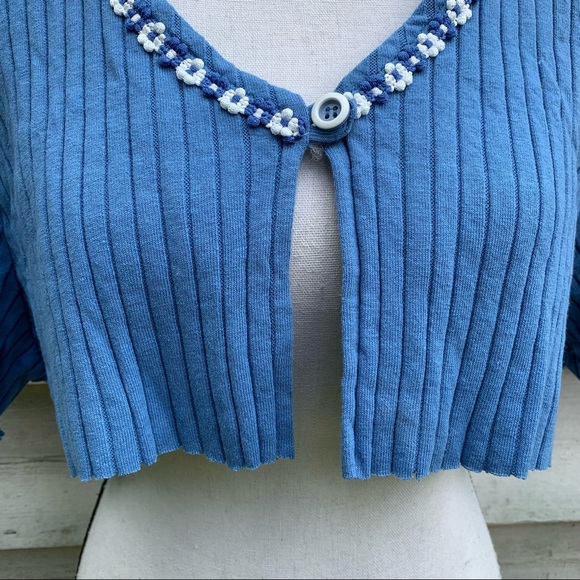 Vintage 90s Blue Solid Print Floral Crochet V-Neck Ribbed Short Sleeve Crop Top - Picture 10 of 16